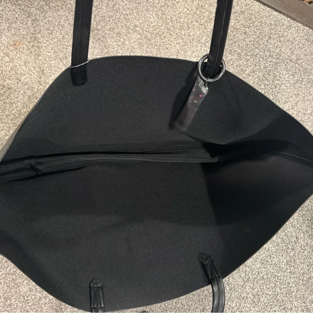 NWT Victoria's Secret Elegant Black Tote perfect for a Valentines Day gift